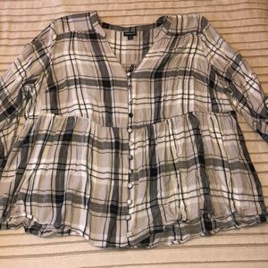 Black and grey plaid 3/4 sleeve peplum top